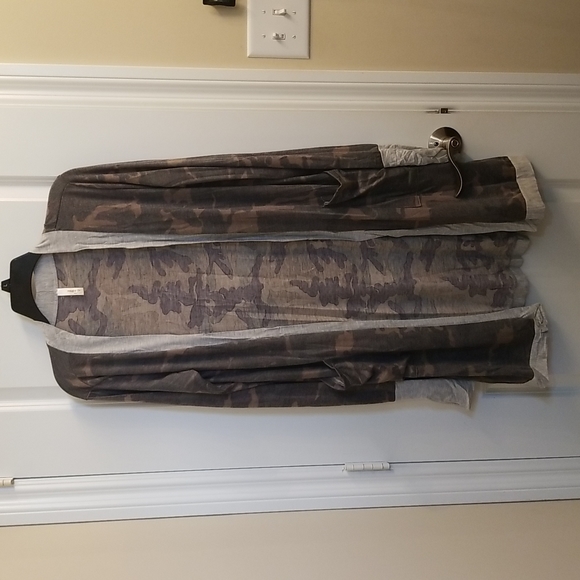 NWOT Camo Cardigan. Large - Picture 2 of 2